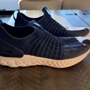 Nike Men’s react phantom run flyknit